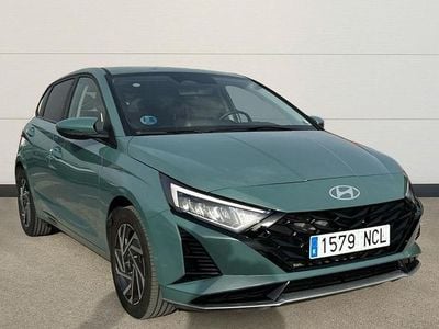 Usado Hyundai i20 100 CV (73 kW) 2025 Verde Utilitario
