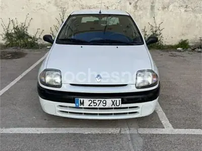 Usado Renault Clio 60 CV (44 kW) 1999 Blanco Berlina