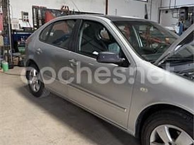 Używany Seat Leon 125 KM (91 kW) 2000 Szary Sedan/Limuzyna