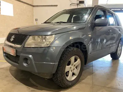 Usado Suzuki Grand Vitara 129 CV (94 kW) 2010 Gris / plata SUV