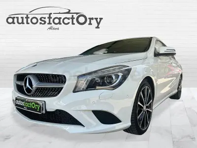 Usado Mercedes CLA200 Shooting Brake 136 CV (100 kW) 2016 Blanco Familiar