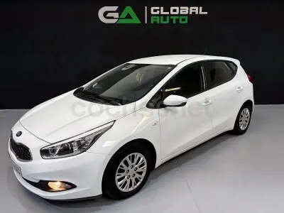 Usado Kia Ceed GT 90 CV (66 kW) 2014 Blanco Berlina
