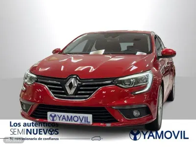 Usado Renault Mégane IV Zen 130 CV (95 kW) 2017 Rojo Berlina