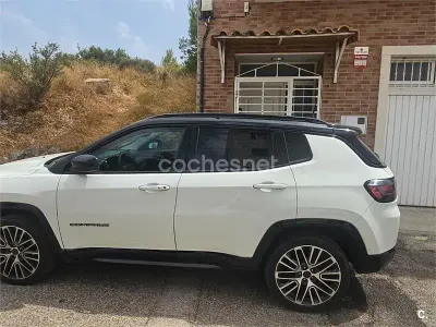 Usado Jeep Compass Altitude 130 CV (95 kW) 2025 Blanco SUV
