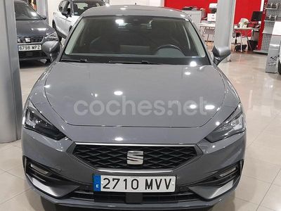Usado Seat Leon FR 150 CV (110 kW) 2024 Gris / plata Berlina