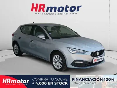 Usado Seat Leon Style 110 CV (80 kW) 2021 Gris / plata Berlina