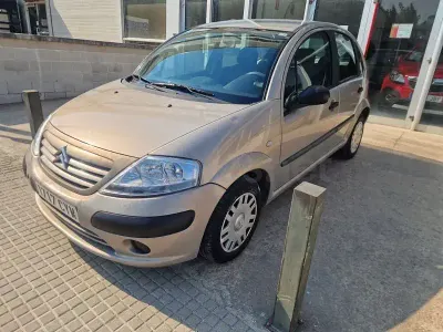 Usado Citroën C3 70 CV (51 kW) 2004 Beige Berlina