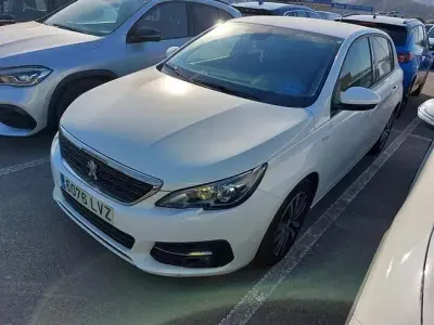 Usado Peugeot 308 Style 130 CV (95 kW) 2022 Blanco Berlina