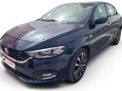 Usado Fiat Tipo Lounge 95 CV (69 kW) 2017 Azul Berlina