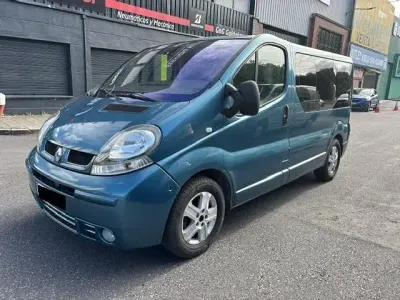 Usado Renault Trafic Privilege 140 CV (102 kW) 2005 Gris Monovolumen
