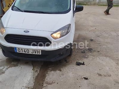 Usado Ford Tourneo Courier Trend 95 CV (69 kW) 2016 Blanco Monovolumen