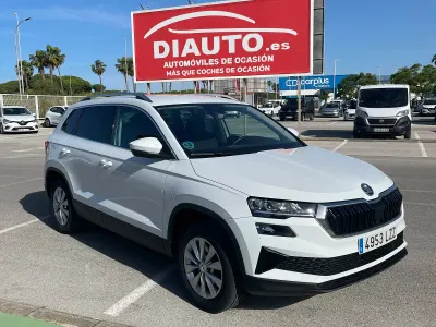 Usado Skoda Karoq Ambition 150 CV (110 kW) 2022 Blanco SUV