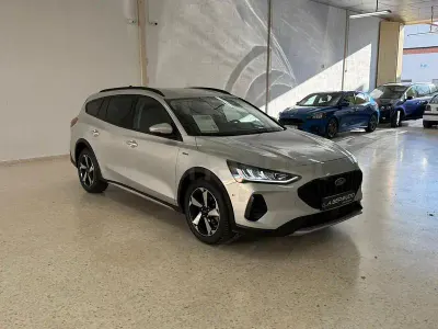 Usado Ford Focus Active X 125 CV (91 kW) 2023 Gris / plata Familiar
