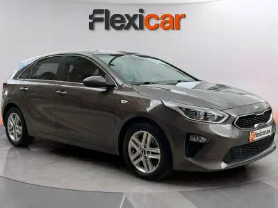 Używany Kia Ceed 140 KM (102 kW) 2020 Brązowy Hatchback
