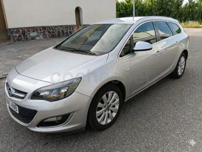 Usado Opel Astra Sportive 165 CV (121 kW) 2013 Gris / plata Berlina