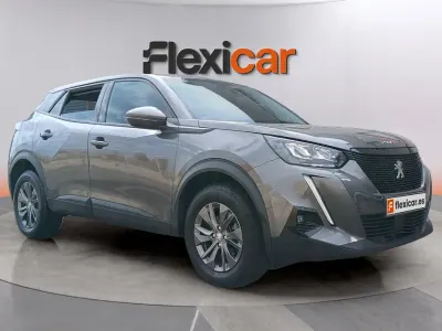 Usado Peugeot 2008 Active 110 CV (80 kW) 2021 Gris SUV