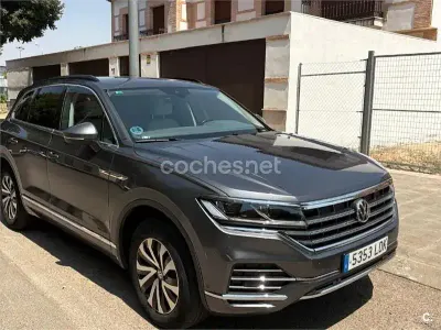Usado VW Touareg R-line 286 CV (210 kW) 2020 Gris / plata SUV