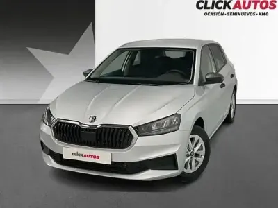 Usado Skoda Fabia Essence 95 CV (69 kW) 2025 Plata Utilitario