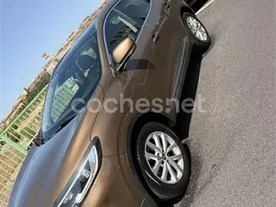 Usado Renault Kadjar Zen 130 CV (95 kW) 2015 Marrón SUV