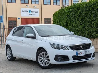 Usado Peugeot 308 Style 130 CV (95 kW) 2019 Blanco Berlina