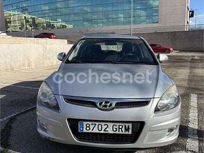 Gris / plata Usado 2009 Hyundai i30 Comfort Berlina | 4750 € (Buen precio)