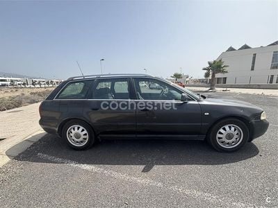 Negro Usado 2001 Audi A4 Familiar | 1000 € (Super precio)