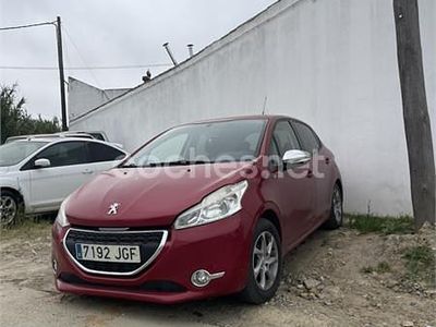 Używany Peugeot 208 Access 68 KM (50 kW) 2015 Czerwony Hatchback