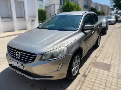 Usado Volvo XC60 R-Design Momentum 150 CV (110 kW) 2015 Beige SUV
