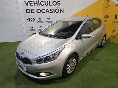 Usado Kia Ceed GT 90 CV (66 kW) 2014 Gris / plata Berlina