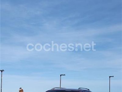 Usado Toyota Avensis Sol 129 CV (94 kW) 2003 Rojo Familiar