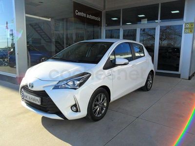 Usado Toyota Yaris Hybrid Active 100 CV (73 kW) 2019 Blanco Berlina