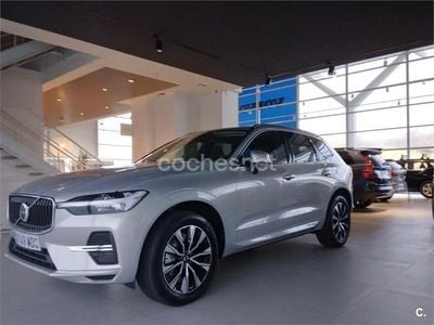 Usado Volvo XC60 Momentum 197 CV (144 kW) 2022 Gris / plata SUV