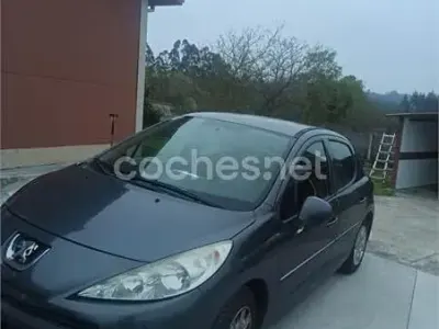 Usado Peugeot 207 Access 70 CV (51 kW) 2012 Gris / plata Berlina
