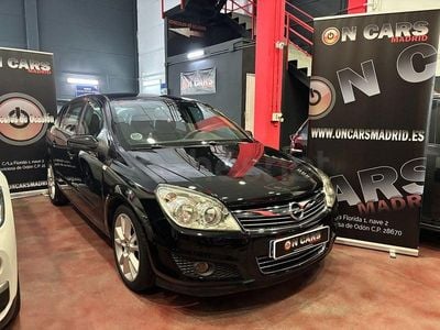Używany Opel Astra Cosmo 100 KM (73 kW) 2007 Czarny Sedan/Limuzyna