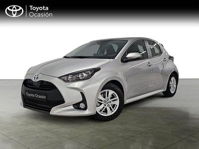 Usado Toyota Yaris Business Edition 116 CV (85 kW) 2022 Gris Utilitario
