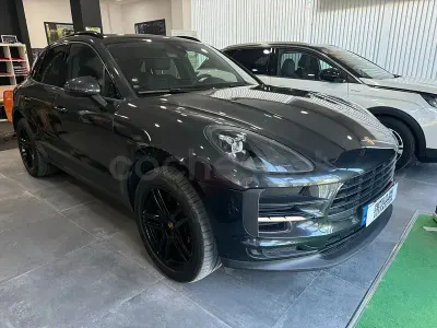 Usado Porsche Macan 245 CV (180 kW) 2021 Gris / plata SUV