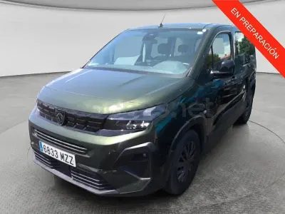Usado Peugeot Rifter Allure 100 CV (73 kW) 2025 Verde Monovolumen