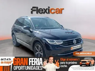 Käytetty VW Tiguan Life 150 HP (110 kW) 2021 Musta Katumaasturi