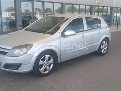 Usado Opel Astra Enjoy 105 CV (77 kW) 2005 Gris / plata Berlina