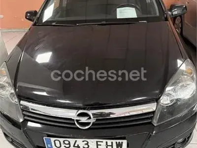 Usado Opel Astra Sport 100 CV (73 kW) 2006 Negro Berlina