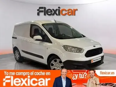 Usado Ford Tourneo Courier Trend 100 CV (73 kW) 2018 Blanco Monovolumen