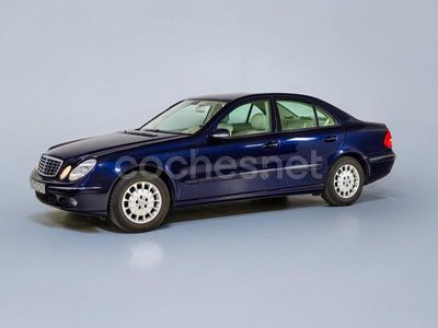 Usado Mercedes E200 Elegance 163 CV (119 kW) 2006 Azul Berlina
