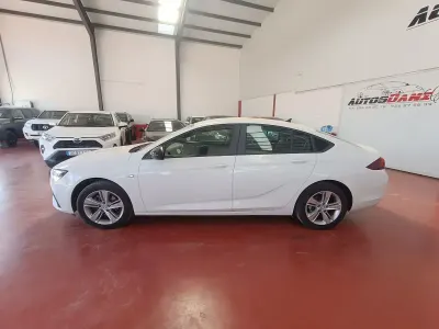Usado Opel Insignia Business 122 CV (89 kW) 2021 Blanco Berlina