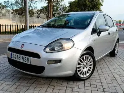 Käytetty Fiat Punto Pop 77 HP (56 kW) 2013 Harmaa Viistoperä