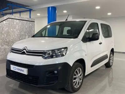 Usado Citroën Berlingo Live 102 CV (75 kW) 2023 Blanco Monovolumen