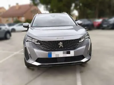 Usado Peugeot 5008 Allure 131 CV (96 kW) 2021 Gris SUV