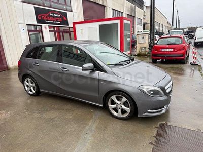Usado Mercedes B180 109 CV (80 kW) 2012 Gris / plata Monovolumen