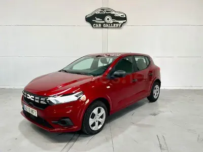 Usado Dacia Sandero Expression 101 CV (74 kW) 2023 Rojo Berlina