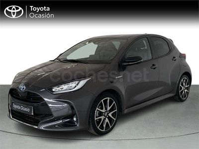 Usado Toyota Yaris Hybrid Style 116 CV (85 kW) 2021 Gris / plata Berlina