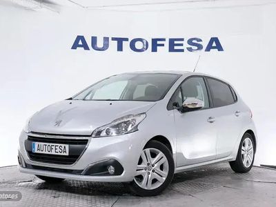 Usado Peugeot 208 Style 82 CV (60 kW) 2018 Plateado Utilitario